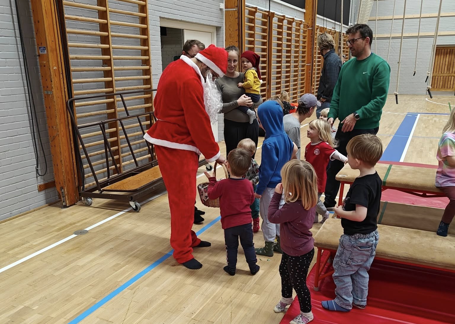 Julemanden besøgte vores yngste medlemmer
